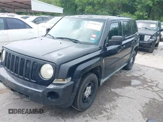 2010 Jeep Patriot Sport z VIN 1J4NT2GB1AD529283, wystawiony jako IAAI lot #42306792 z przebiegiem 195 840 mil mil oraz . Historia ofert i sprzedaży dostępna na DreamBid. Obrazek 2.