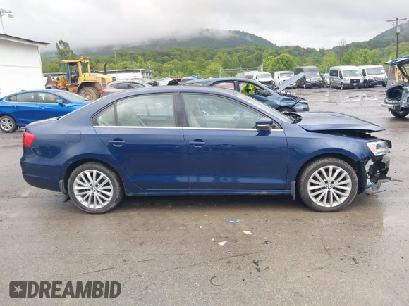 2011 Volkswagen Jetta SEL z VIN 3VWLZ7AJ2BM102447, wystawiony jako IAAI lot #42312584 z przebiegiem 103 392 mil mil oraz . Historia ofert i sprzedaży dostępna na DreamBid. Obrazek 14.