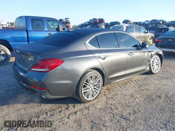 2020 Genesis G70 2.0T z VIN KMTG64LA6LU059951, wystawiony jako IAAI lot #41683671 z przebiegiem 43 852 mil mil oraz . Historia ofert i sprzedaży dostępna na DreamBid. Obrazek 4.