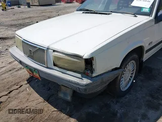 1991 Volvo 740 z VIN YV1FA8842M2506866, wystawiony jako IAAI lot #42076046 z przebiegiem 126 781 mil mil oraz . Historia ofert i sprzedaży dostępna na DreamBid. Obrazek 6.