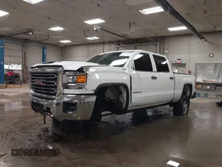 2019 GMC Sierra 2500HD z VIN 1GT12NEY8KF234753, wystawiony jako IAAI lot #42202384 z przebiegiem 44 027 mil mil oraz . Historia ofert i sprzedaży dostępna na DreamBid. Obrazek 2.