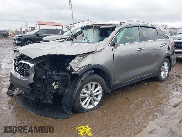 2019 Kia Sorento LX z VIN 5XYPGDA33KG537484, wystawiony jako IAAI lot #41441778 z przebiegiem 99 170 mil mil oraz . Historia ofert i sprzedaży dostępna na DreamBid. Obrazek 2.