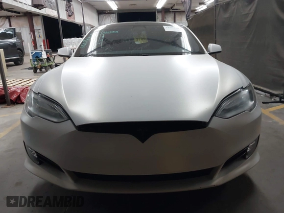 2017 Tesla Model S 100D z VIN 5YJSA1E2XHF224671, wystawiony jako IAAI lot #42665581 z przebiegiem 128 517 mil mil oraz . Historia ofert i sprzedaży dostępna na DreamBid. Obrazek 12.