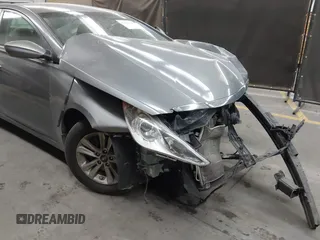 2013 Hyundai Sonata GLS z VIN 5NPEB4AC7DH620868, wystawiony jako IAAI lot #42044355 z przebiegiem 96 671 mil mil oraz . Historia ofert i sprzedaży dostępna na DreamBid. Obrazek 6.
