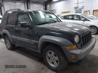 2005 Jeep Liberty Sport with VIN 1J4GL48K55W711355, listed as a IAAI auction lot 41743670 with 226,160 mi miles. Bid and sale history available at carsss.com. Image 1.