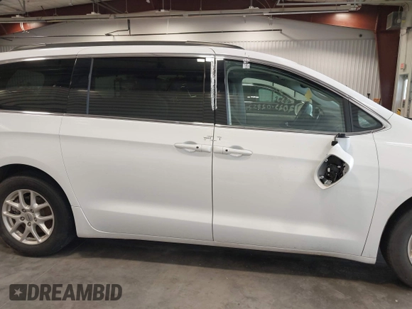 2022 Chrysler Pacifica Touring L with VIN 2C4RC1BGXNR144831, listed as a IAAI auction lot 40473026 with 36,495 mi miles and . Bid and sale history available at DreamBid. Image 13.