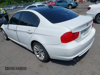 2009 BMW 3 Series 328i xDrive z VIN WBAPK53529A511372, wystawiony jako IAAI lot #42412869 z przebiegiem 213 597 mil mil oraz . Historia ofert i sprzedaży dostępna na DreamBid. Obrazek 3.