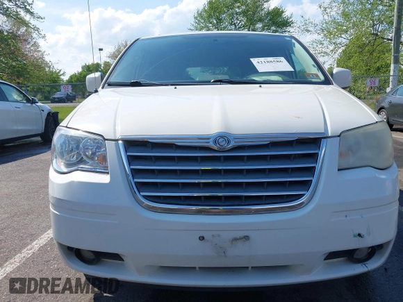 2010 Chrysler Town & Country Touring z VIN 2A4RR5D17AR189762, wystawiony jako IAAI lot #42188586 z przebiegiem 185 173 mil mil oraz . Historia ofert i sprzedaży dostępna na DreamBid. Obrazek 6.