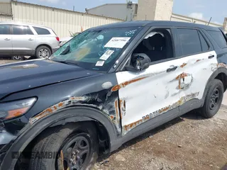 2023 Ford Police Interceptor Utility z VIN 1FM5K8AB5PGC00433, wystawiony jako IAAI lot #42087390 z przebiegiem Nie podano mil oraz . Historia ofert i sprzedaży dostępna na DreamBid. Obrazek 6.