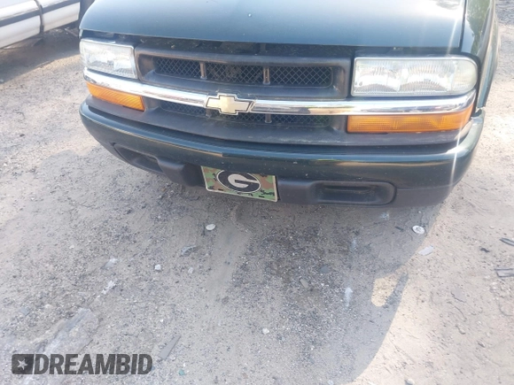 2002 Chevrolet S-10 LS with VIN 1GCCS19W028249908, listed as a IAAI auction lot 42019877 with Not Provided miles. Bid and sale history available at carsss.com. Image 6.