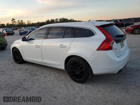 2015 Volvo V60 z VIN YV1612SC3F1209482, wystawiony jako Copart lot #83221514 z przebiegiem 177 059 mil mil oraz Czysty tytuł • Clean title. Historia ofert i sprzedaży dostępna na DreamBid. Obrazek 2.