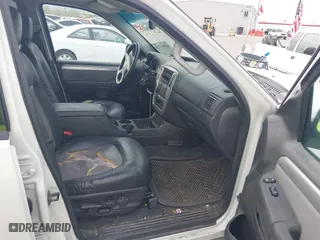 2004 Mercury Mountaineer Convenience w/4.6L with VIN 4M2DU86W24ZJ06543, listed as a IAAI auction lot 42035710 with 1 mi miles. Bid and sale history available at carsss.com. Image 5.