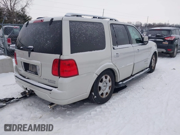 2006 Lincoln Navigator Luxury with VIN 5LMFU285X6LJ28062, listed as a IAAI auction lot 41288717 with 178,371 mi miles. Bid and sale history available at carsss.com. Image 4.