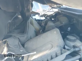 2018 Ford F-150 XL z VIN 1FTMF1CB8JKC19801, wystawiony jako IAAI lot #43383459 z przebiegiem 138 363 mil mil oraz . Historia ofert i sprzedaży dostępna na DreamBid. Obrazek 24.