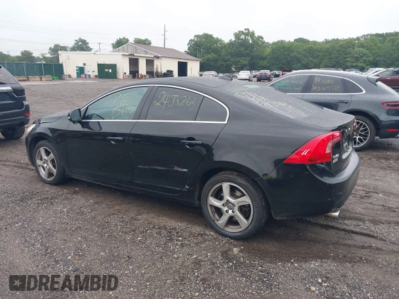 2013 Volvo S60 T5 Premier with VIN YV1612FS5D1223690, listed as a IAAI auction lot 40065547 with 999,999 mi miles. Bid and sale history available at carsss.com. Image 3.