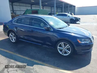 2014 Volkswagen Passat SE z VIN 1VWBT7A33EC051352, wystawiony jako IAAI lot #42228384 z przebiegiem 189 808 mil mil oraz . Historia ofert i sprzedaży dostępna na DreamBid. Obrazek 1.
