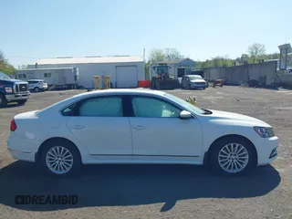 2016 Volkswagen Passat SE z VIN 1VWBT7A38GC016180, wystawiony jako IAAI lot #42132777 z przebiegiem 101 461 mil mil oraz . Historia ofert i sprzedaży dostępna na DreamBid. Obrazek 13.