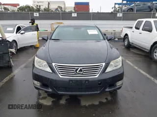 2010 Lexus LS 460 z VIN JTHCL5EF2A5007842, wystawiony jako IAAI lot #41762378 z przebiegiem 102 284 mil mil oraz . Historia ofert i sprzedaży dostępna na DreamBid. Obrazek 12.