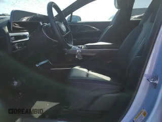 2024 Cadillac LYRIQ Sport z VIN 1GYKPTRL9RZ122152, wystawiony jako Copart lot #44753205 z przebiegiem 8844 mil mil oraz Szkody całkowita. Historia ofert i sprzedaży dostępna na DreamBid. Obrazek 7.