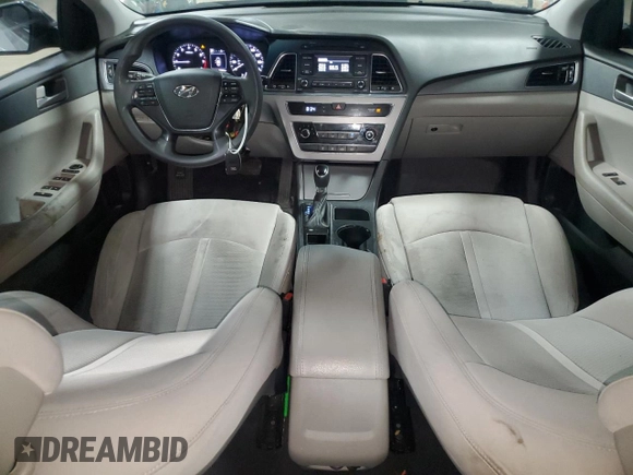 2017 Hyundai Sonata 2.4L z VIN 5NPE24AFXHH517525, wystawiony jako Copart lot #59857265 z przebiegiem 172 374 mil mil oraz Nie do naprawy • Non repairable. Historia ofert i sprzedaży dostępna na DreamBid. Obrazek 8.