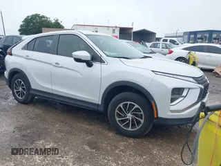 2022 Mitsubishi Eclipse Cross ES z VIN JA4ASUAA0NZ002731, wystawiony jako IAAI lot #42404959 z przebiegiem 49 140 mil mil oraz . Historia ofert i sprzedaży dostępna na DreamBid. Obrazek 1.