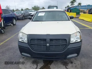 2005 Dodge Magnum SE with VIN 2D4FV48V55H680003, listed as a IAAI auction lot 41720084 with 239,029 mi miles. Bid and sale history available at carsss.com. Image 6.