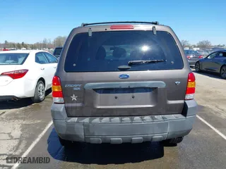 2006 Ford Escape XLT with VIN 1FMCU03116KB57387, listed as a IAAI auction lot 41813041 with 180,417 mi miles. Bid and sale history available at carsss.com. Image 17.
