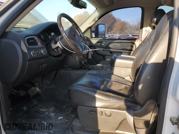 2011 GMC Sierra 2500HD Denali with VIN 1GT125CG4BF136605, listed as a Copart auction lot 83184234 with 221,476 mi miles and Salvage title. Bid and sale history available at DreamBid. Image 7.