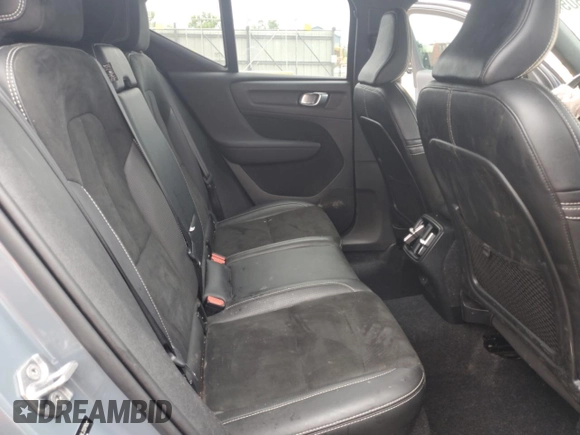 2020 Volvo XC40 R-Design with VIN YV4162UM4L2337658, listed as a Copart auction lot 61304505 with 105,673 mi miles and Salvage title. Bid and sale history available at DreamBid. Image 11.