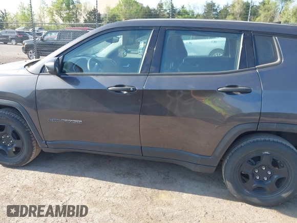 2020 Jeep Compass Sport z VIN 3C4NJCAB9LT220023, wystawiony jako IAAI lot #41999428 z przebiegiem 83 374 mil mil oraz . Historia ofert i sprzedaży dostępna na DreamBid. Obrazek 14.