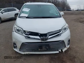 2018 Toyota Sienna XLE with VIN 5TDDZ3DC3JS197113, listed as a IAAI auction lot 41622680 with 70,308 mi miles. Bid and sale history available at carsss.com. Image 13.