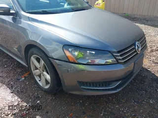 2013 Volkswagen Passat SE z VIN 1VWBP7A31DC136760, wystawiony jako IAAI lot #42214465 z przebiegiem 242 027 mil mil oraz . Historia ofert i sprzedaży dostępna na DreamBid. Obrazek 6.