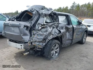 2015 Toyota Highlander LE with VIN 5TDBKRFH4FS180612, listed as a IAAI auction lot 41728026 with 87,764 mi miles. Bid and sale history available at carsss.com. Image 4.