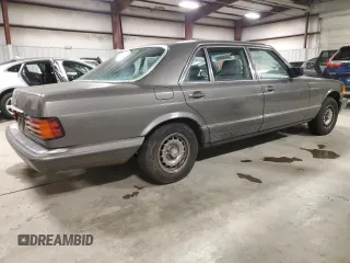 1985 Mercedes-Benz 500 with VIN WDBCA37DXFA164202, listed as a Copart auction lot 43755345 with 223,506 mi miles and Clean Title. Bid and sale history available at carsss.com. Image 3.