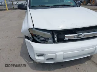 2007 Chevrolet TrailBlazer LS with VIN 1GNDT13S672207008, listed as a IAAI auction lot 42084492 with Not Provided miles and . Bid and sale history available at DreamBid. Image 6.