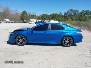 2020 Toyota Camry SE z VIN 4T1G11AKXLU371905, wystawiony jako IAAI lot #41868062 z przebiegiem 103 336 mil mil oraz . Historia ofert i sprzedaży dostępna na DreamBid. Obrazek 14.