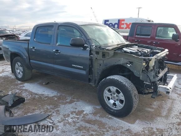 2015 Toyota Tacoma z VIN 3TMLU4EN8FM177785, wystawiony jako IAAI lot #41082160 z przebiegiem 156 761 mil mil oraz . Historia ofert i sprzedaży dostępna na DreamBid. Obrazek 1.