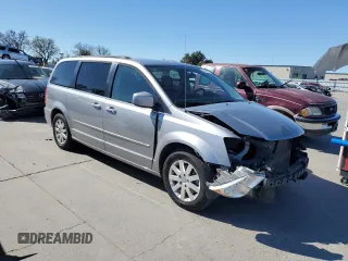 2015 Chrysler Town & Country LX with VIN 2C4RC1AG4FR675672, listed as a Copart auction lot 48070935 with 78,403 mi miles and Salvage Title. Bid and sale history available at carsss.com. Image 4.