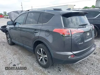 2018 Toyota RAV4 XLE z VIN 2T3WFREV8JW429188, wystawiony jako IAAI lot #42121963 z przebiegiem 133 462 mil mil oraz . Historia ofert i sprzedaży dostępna na DreamBid. Obrazek 3.