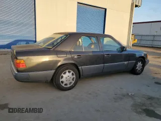 1992 Mercedes-Benz 300 E with VIN WDBEA30D8NB727811, listed as a Copart auction lot 87510605 with 130,008 mi miles and Clean Title. Bid and sale history available at carsss.com. Image 3.