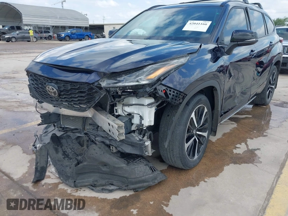 2022 Toyota Highlander XSE z VIN 5TDLZRAHXNS132750, wystawiony jako IAAI lot #42041166 z przebiegiem 39 793 mil mil oraz . Historia ofert i sprzedaży dostępna na DreamBid. Obrazek 6.