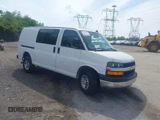 2021 Chevrolet Express Cargo z VIN 1GCWGAF72M1208980, wystawiony jako IAAI lot #42171829 z przebiegiem 40 296 mil mil oraz . Historia ofert i sprzedaży dostępna na DreamBid. Obrazek 1.