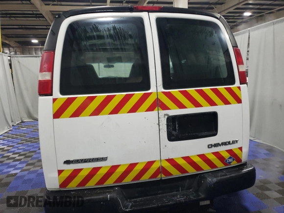 2004 Chevrolet Express Cargo Van with VIN 1GCGG25U941191984, listed as a Copart auction lot 85902384 with 187,377 mi miles and Clean Title. Bid and sale history available at carsss.com. Image 6.