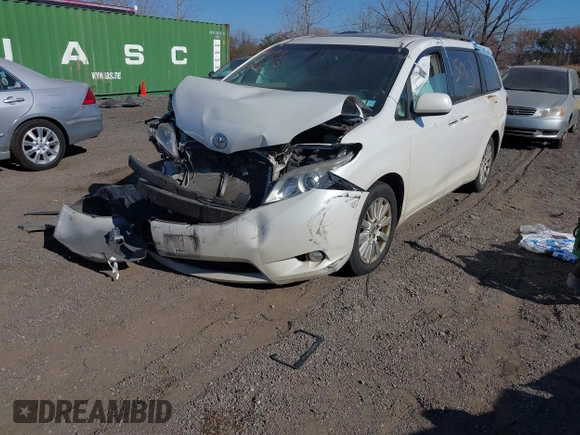 2015 Toyota Sienna Limited z VIN 5TDDK3DC4FS101226, wystawiony jako IAAI lot #40755063 z przebiegiem 153 793 mil mil oraz . Historia ofert i sprzedaży dostępna na DreamBid. Obrazek 2.