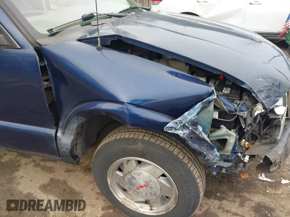 2003 GMC Sonoma SLS with VIN 1GTCS14H138228849, listed as a IAAI auction lot 41541363 with 217,969 mi miles. Bid and sale history available at carsss.com. Image 6.