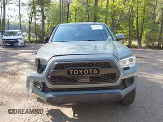 2022 Toyota Tacoma SR z VIN 3TMCZ5AN5NM518961, wystawiony jako IAAI lot #42148345 z przebiegiem 43 009 mil mil oraz . Historia ofert i sprzedaży dostępna na DreamBid. Obrazek 6.