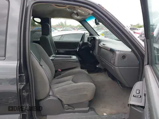 2003 Chevrolet Avalanche with VIN 3GNEK13TX3G311583, listed as a IAAI auction lot 42032187 with 301,008 mi miles. Bid and sale history available at carsss.com. Image 5.