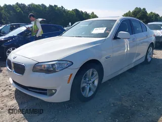 2011 BMW 5 Series 528i with VIN WBAFR1C59BC746992, listed as a IAAI auction lot 40175781 with 157,681 mi miles and . Bid and sale history available at carsss.com. Image 18.