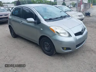 2010 Toyota Yaris z VIN JTDKT4K3XA5293988, wystawiony jako IAAI lot #42401500 z przebiegiem 189 202 mil mil oraz . Historia ofert i sprzedaży dostępna na DreamBid. Obrazek 1.