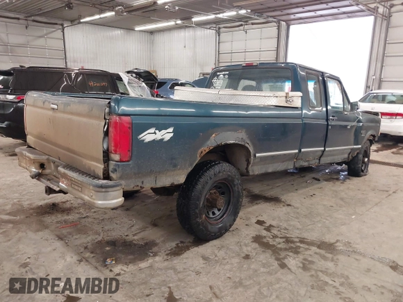 1996 Ford F-250 with VIN 1FTHX26F1TEB38000, listed as a IAAI auction lot 41199942 with 324,532 mi miles. Bid and sale history available at carsss.com. Image 4.